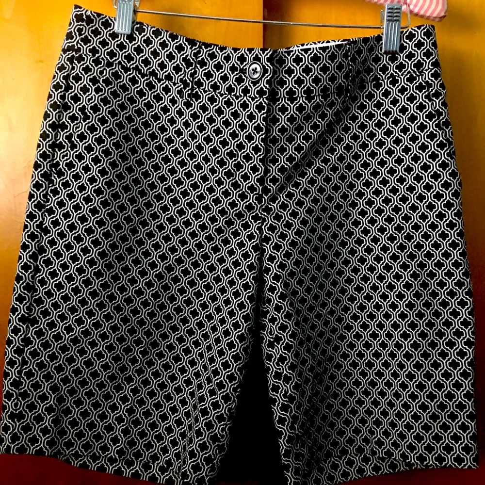 Dalia mid-length pattern shorts Women’s size 6